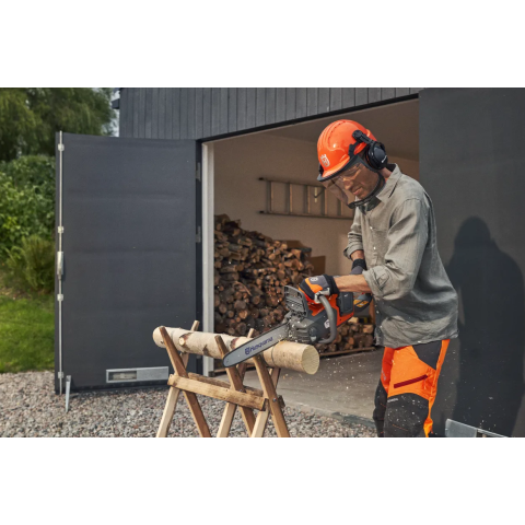 Акумуляторна пила Husqvarna 225i KIT (АКБ+ЗП)